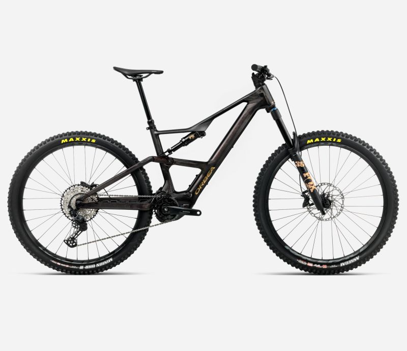 Amsler RISE LT M20 630W XL Cosmic Carbon View -